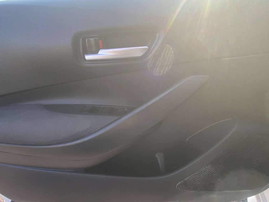 Used 2020 Toyota Corolla LE FWD image 18