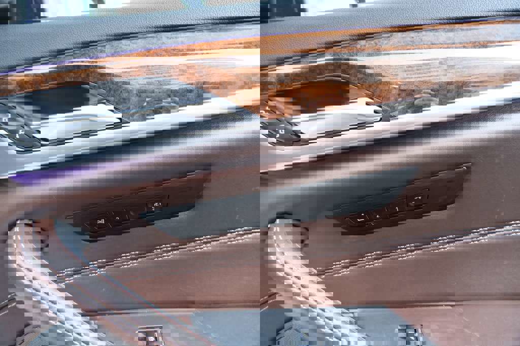 Used 2019 BMW 540i xDrive w/ M Sport Package image 37