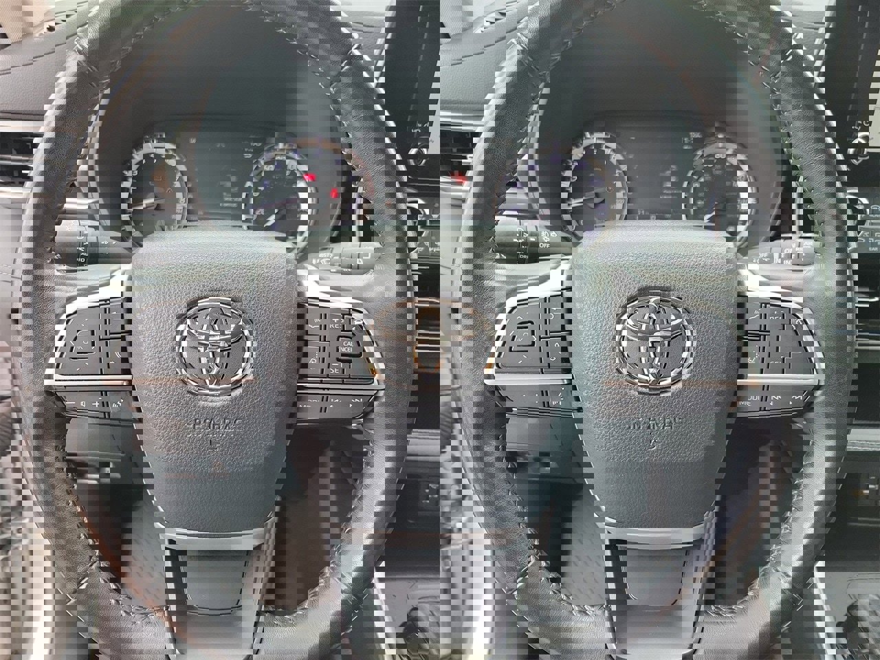 Used 2023 Toyota Highlander LE image 19