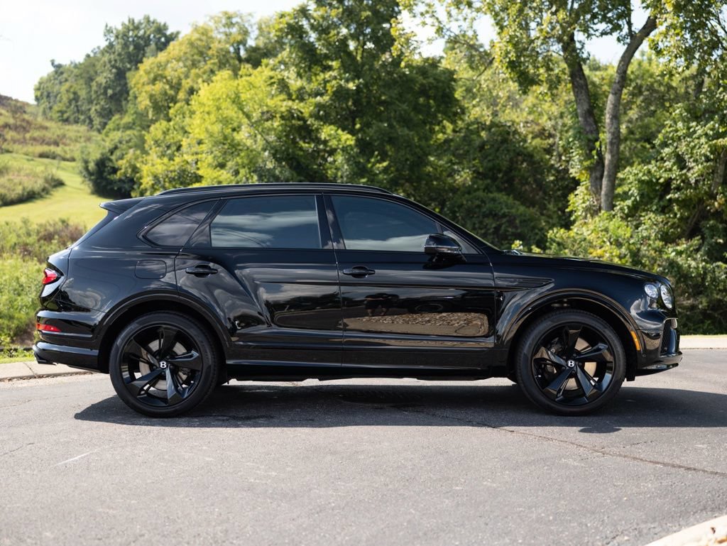 Used 2025 Bentley Bentayga AWD/4WD image 13