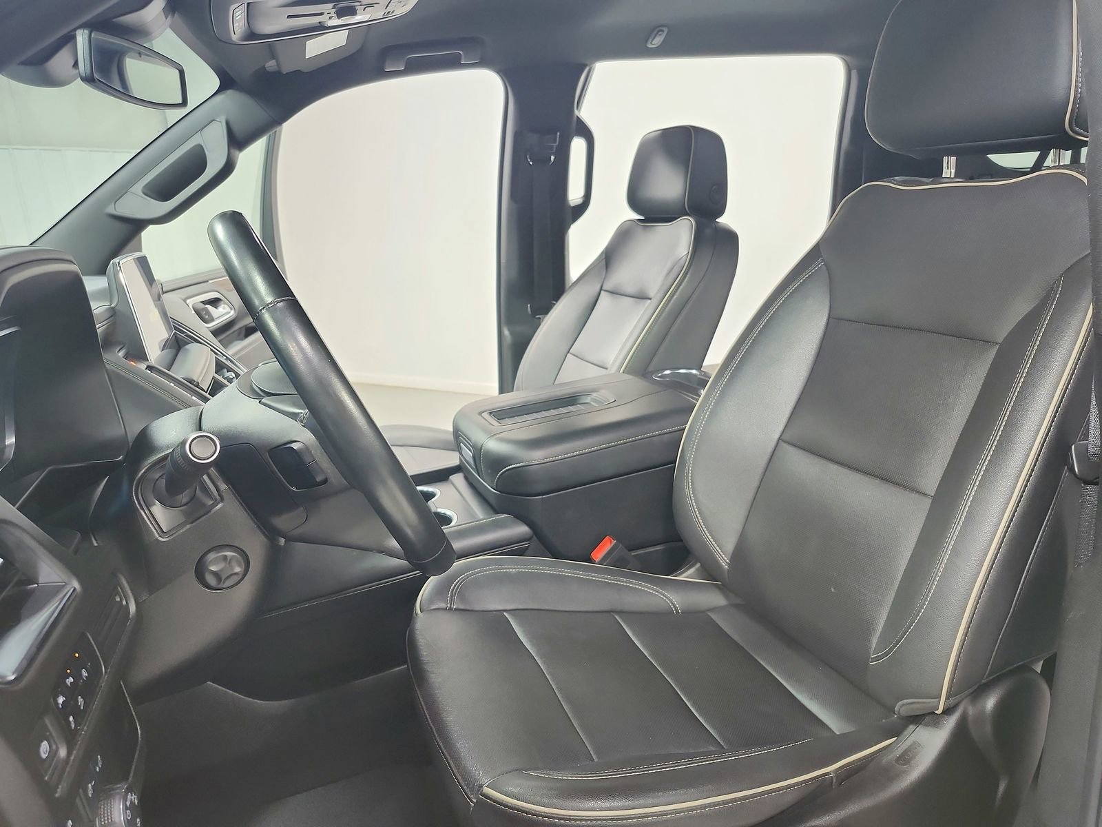 Used 2023 Chevrolet Suburban Premier AWD/4WD image 19