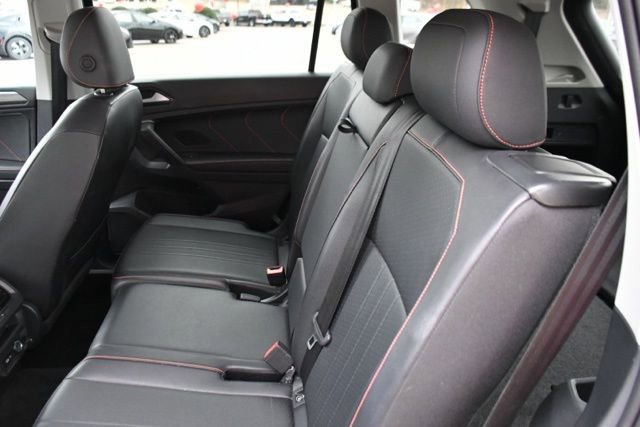 Used 2024 Volkswagen Tiguan SE image 14