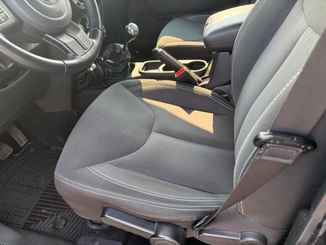 Used 2015 Jeep Wrangler Unlimited Sahara w/ Dual Top Group AWD/4WD image 6