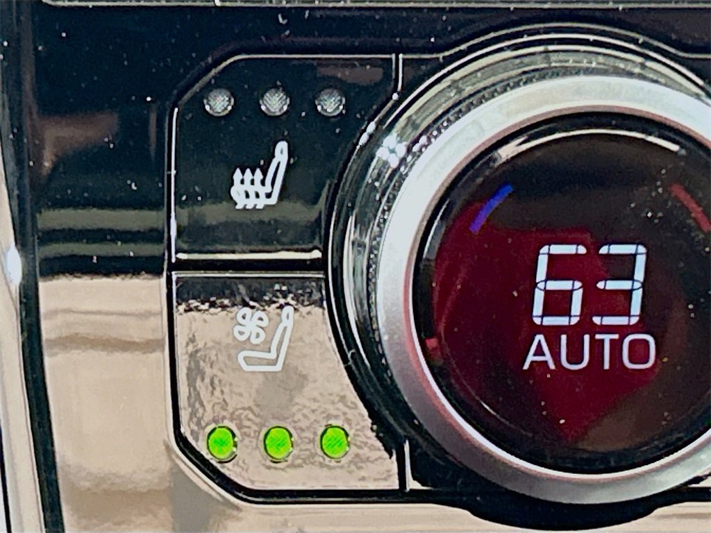 New 2025 Toyota Highlander Platinum image 17