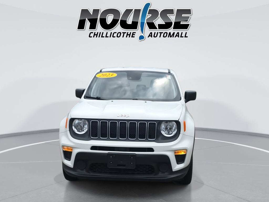 Used 2023 Jeep Renegade Latitude AWD/4WD image 3