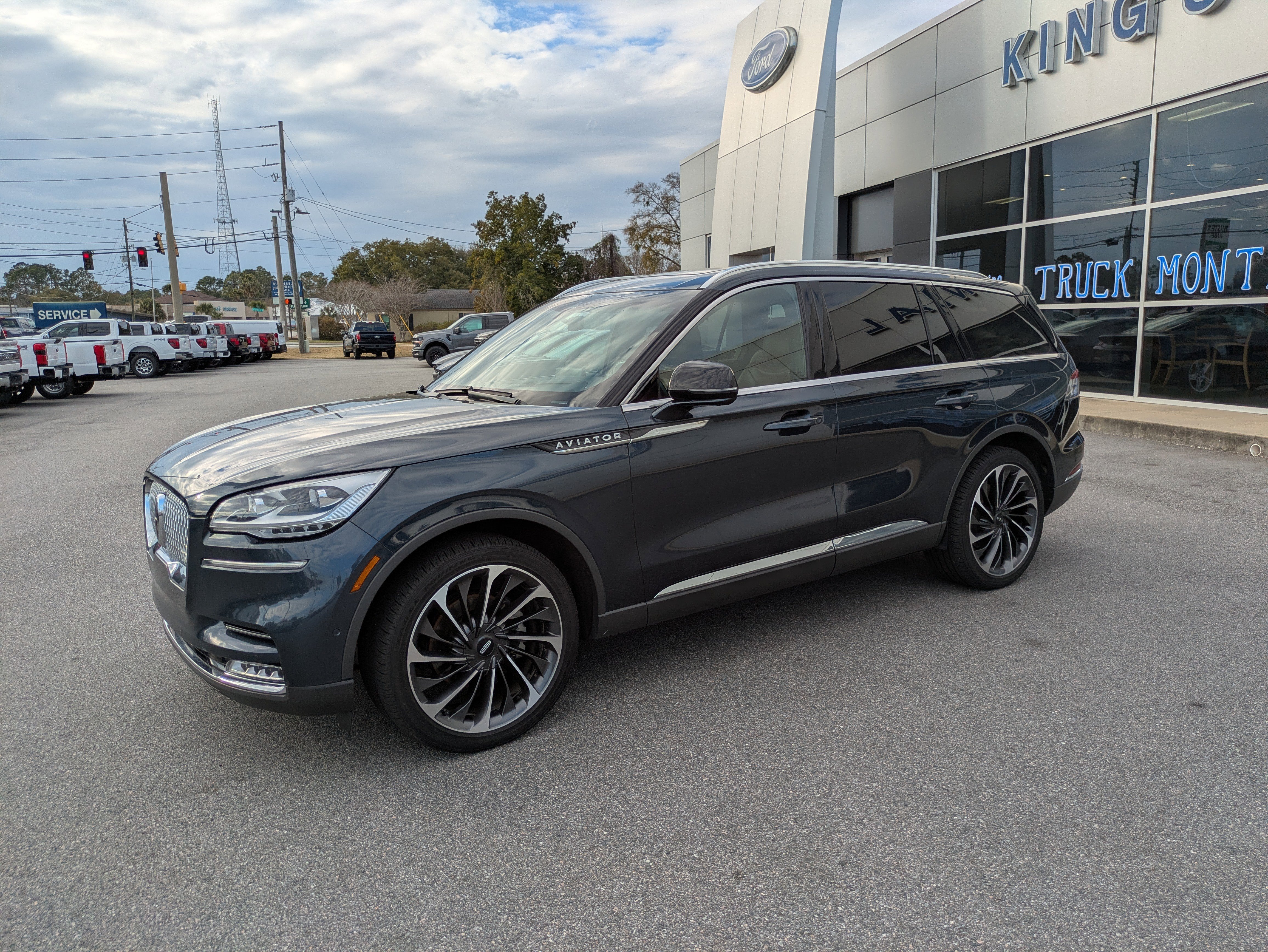 Used 2022 Lincoln Aviator Reserve w/ Equipment Group 201A image 8