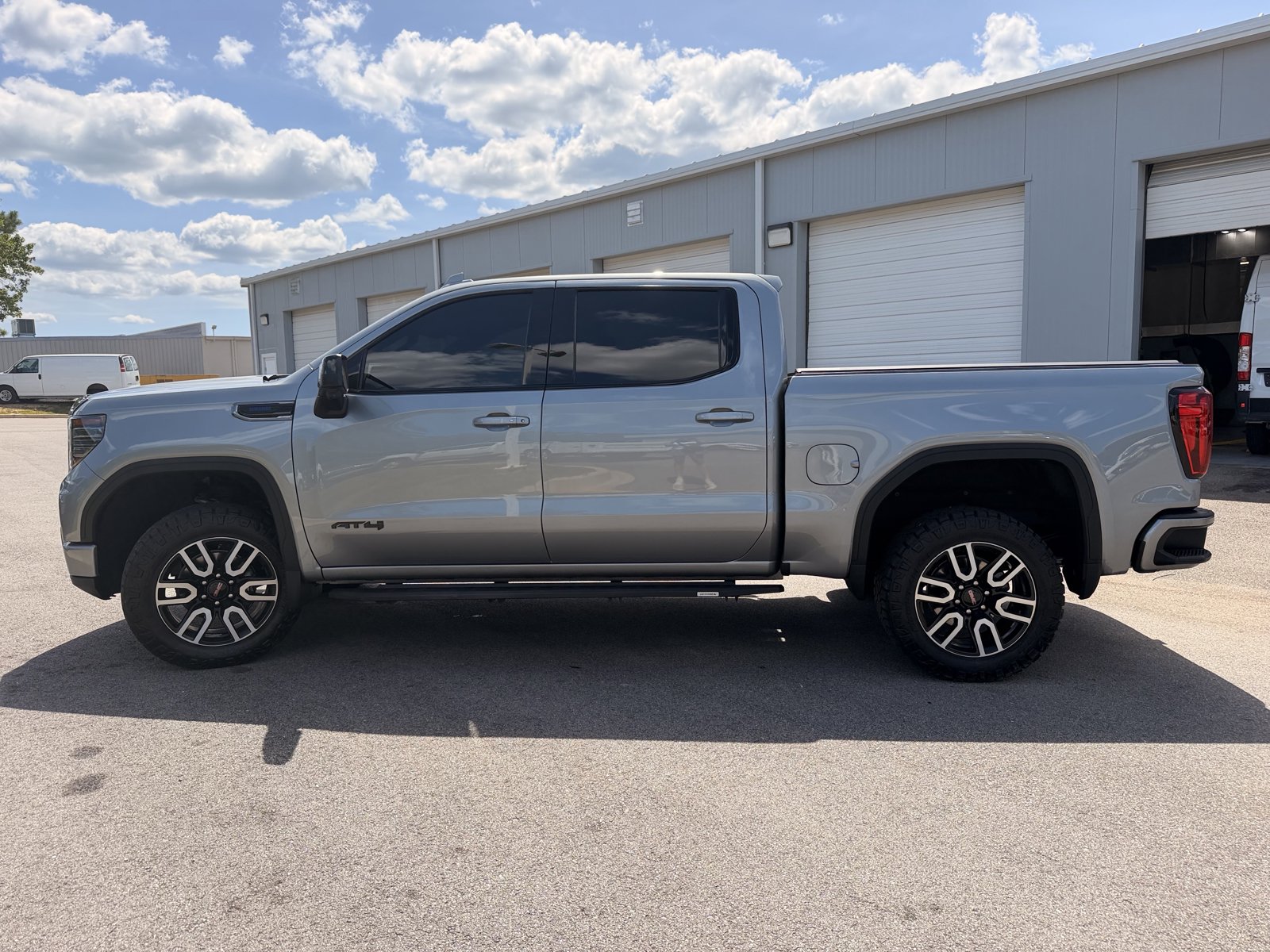 Used 2023 GMC Sierra 1500 AT4 w/ AT4 Preferred Package AWD/4WD image 9