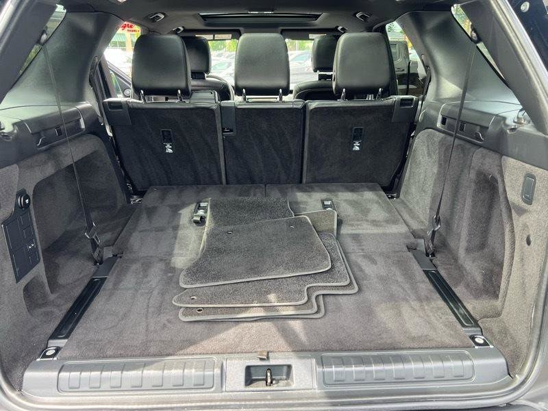 Used 2018 Land Rover Discovery SE AWD/4WD image 10