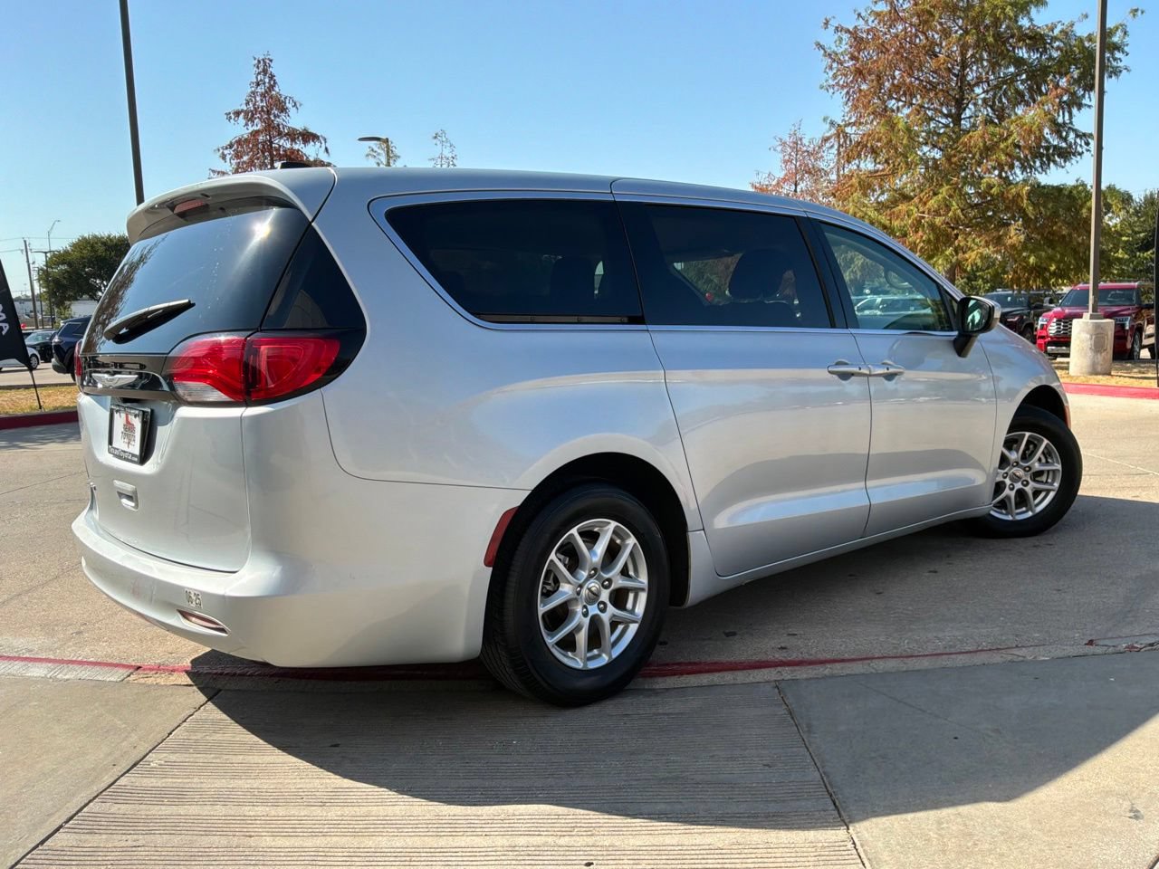 Used 2023 Chrysler Voyager LX FWD image 6