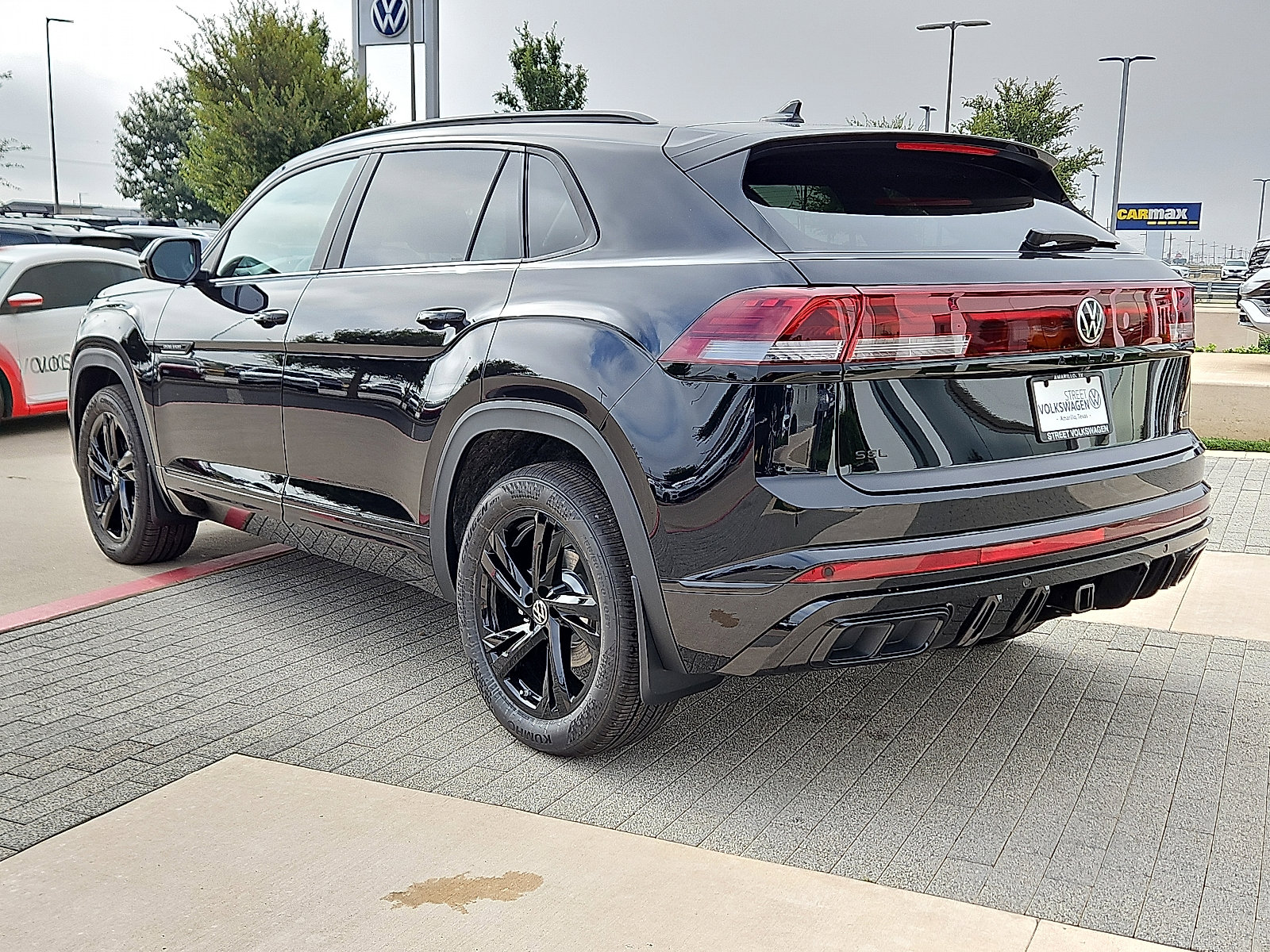 New 2026 Volkswagen Atlas Cross Sport SEL R-Line image 2