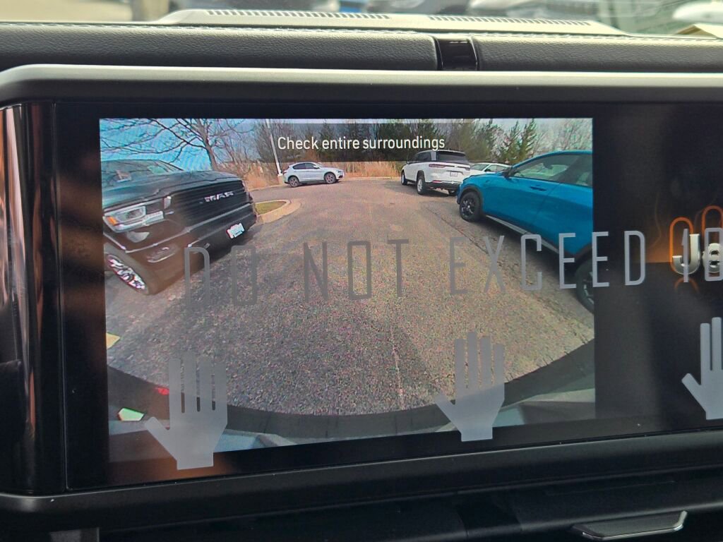 Used 2024 Jeep Wrangler Sahara w/ Safety Group image 17