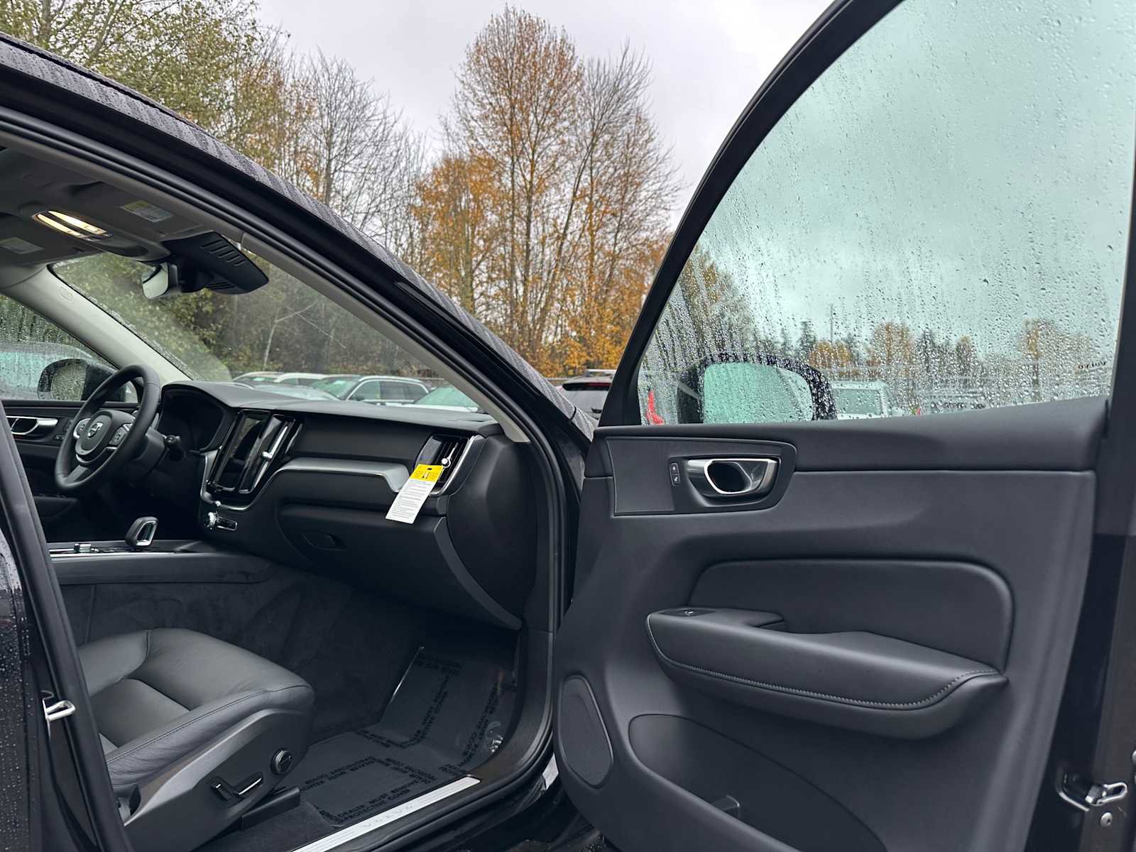 Used 2025 Volvo XC60 B5 Core w/ Protection Package Premier image 11