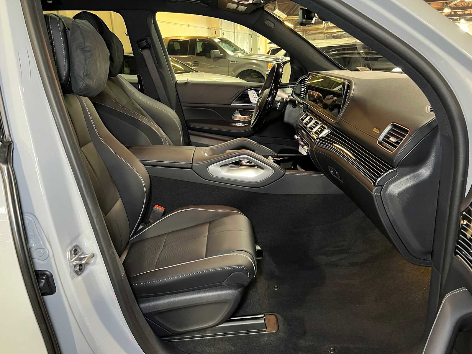 New 2026 Mercedes-Benz GLS 580 4MATIC image 11