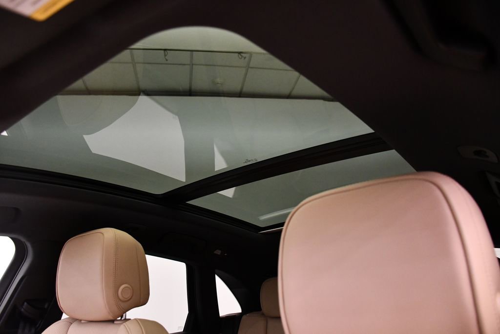 Certified 2025 Porsche Macan image 21