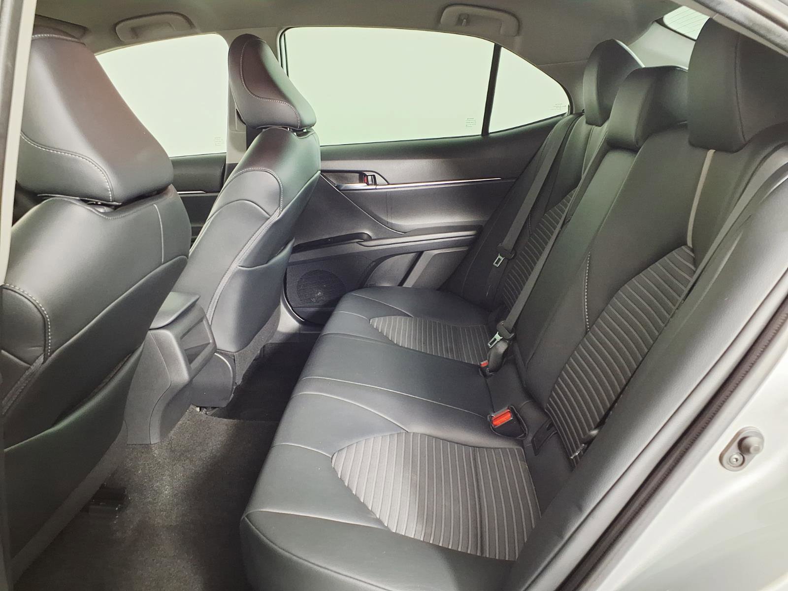 Used 2020 Toyota Camry SE w/ Carpet Mat Package FWD image 13