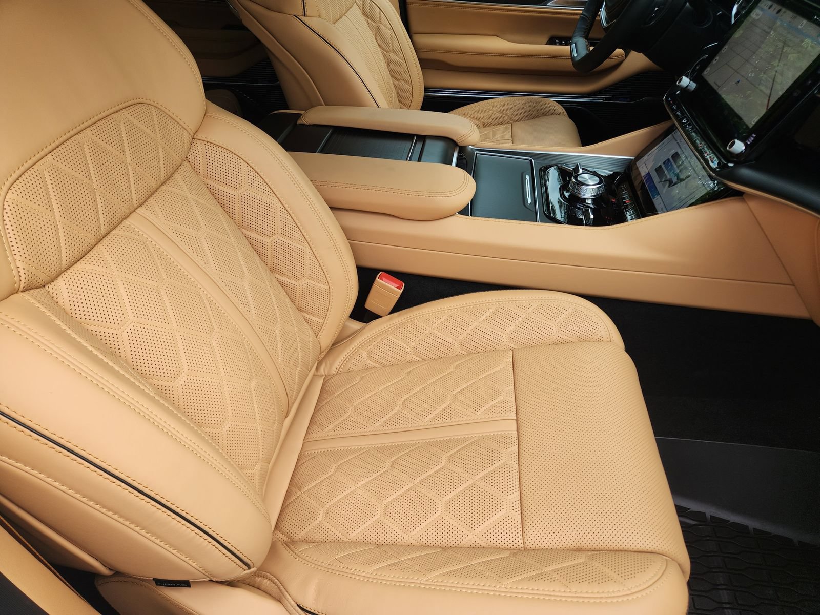 New 2026 Jeep Grand Wagoneer L Summit AWD/4WD image 15