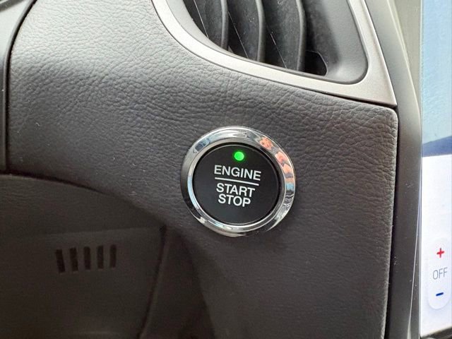 Used 2024 Ford Edge SEL image 27