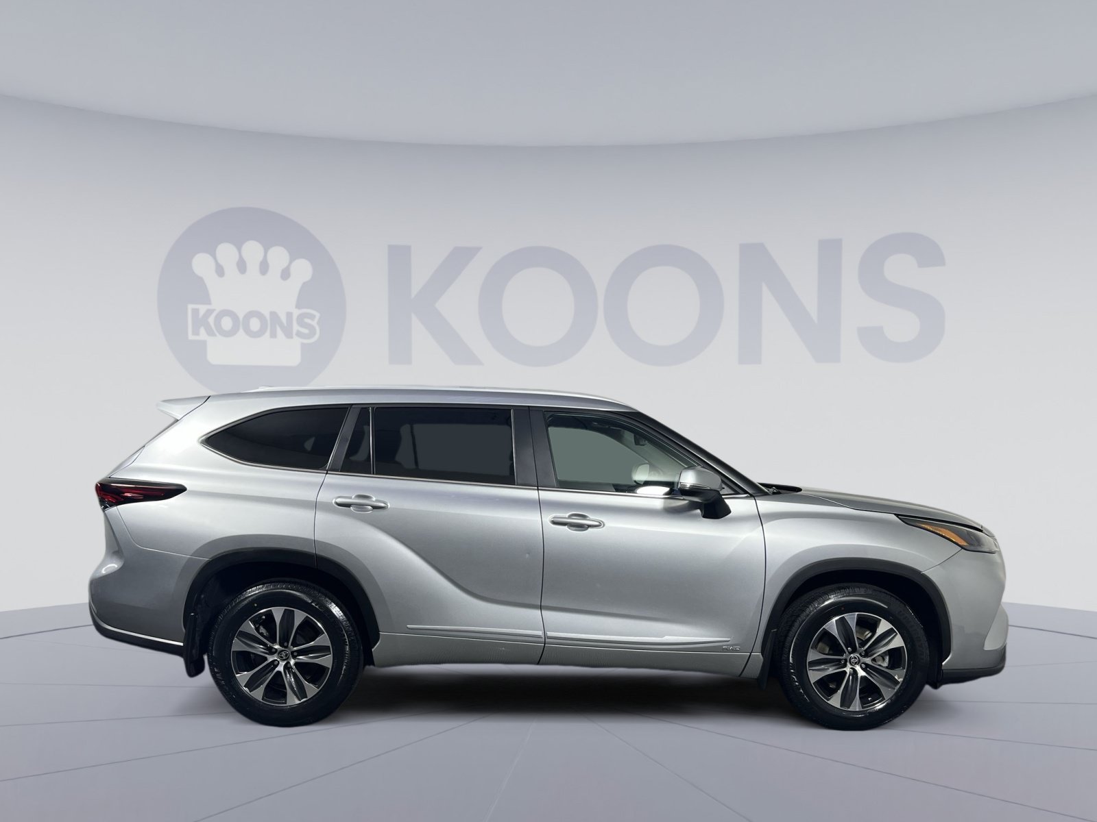 Used 2025 Toyota Highlander XLE AWD/4WD image 8