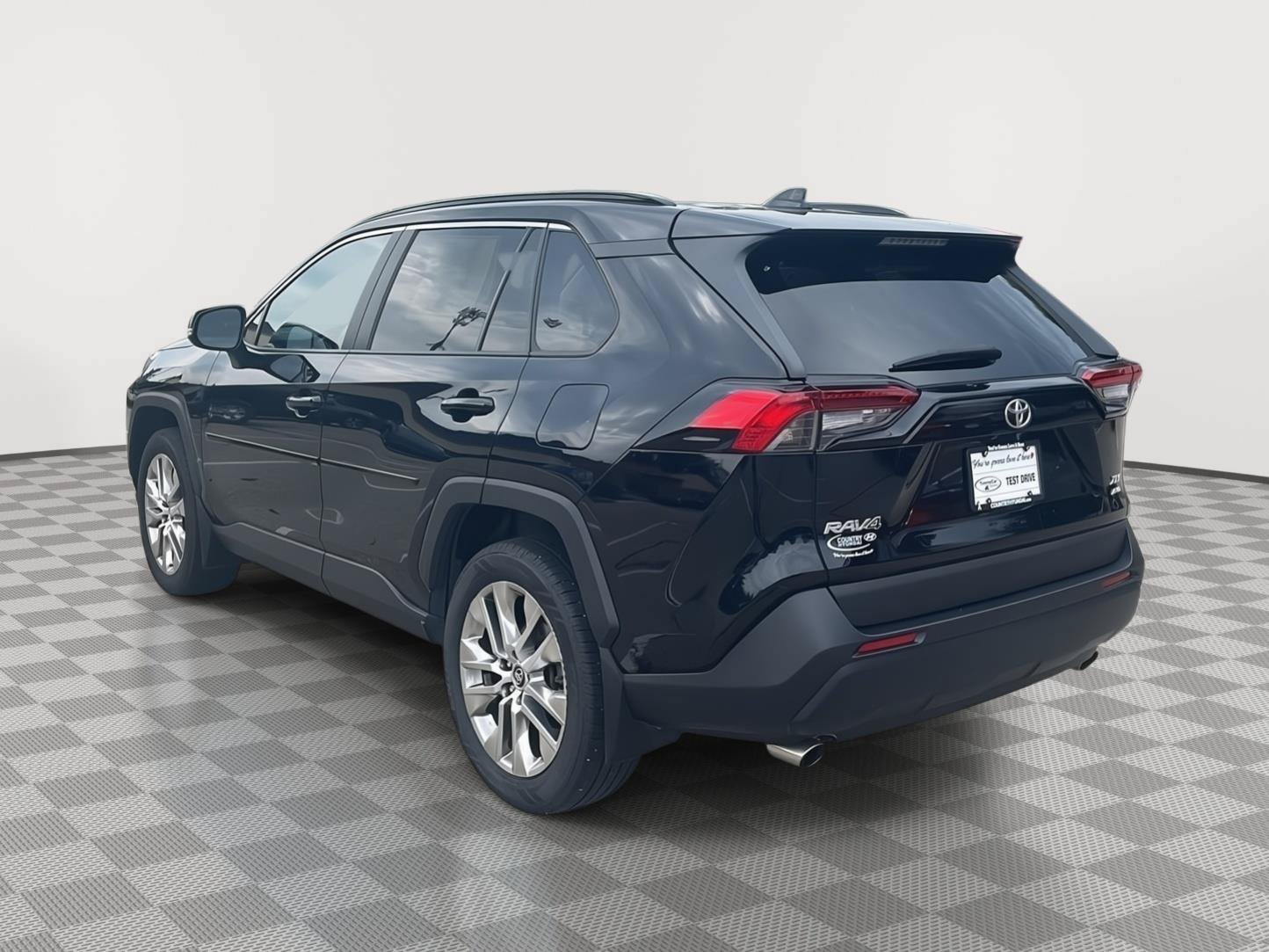 Used 2020 Toyota RAV4 XLE Premium AWD/4WD image 8