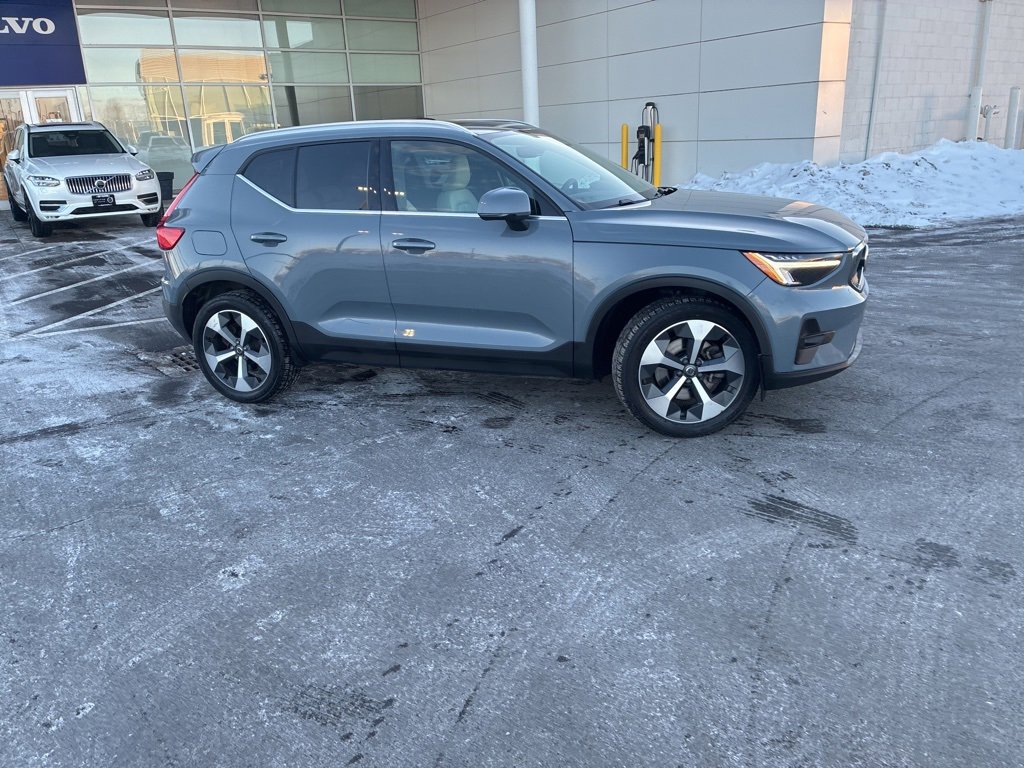 Certified 2023 Volvo XC40 B5 Plus w/ Climate Package image 2