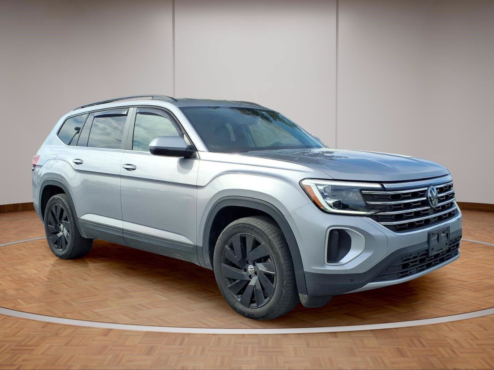 Used 2024 Volkswagen Atlas SE AWD/4WD image 2