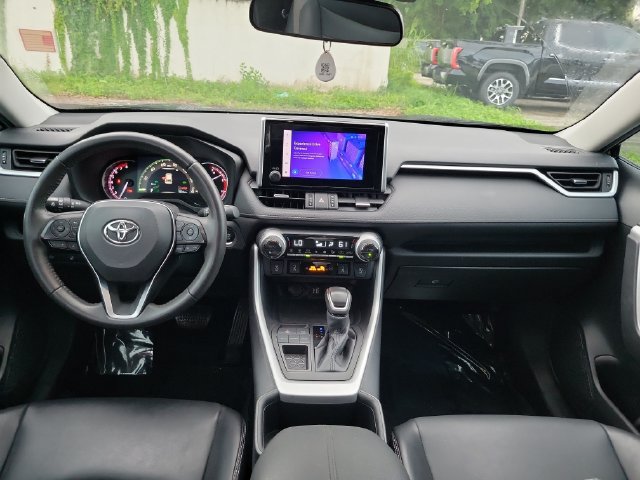 Used 2023 Toyota RAV4 XLE Premium FWD image 9