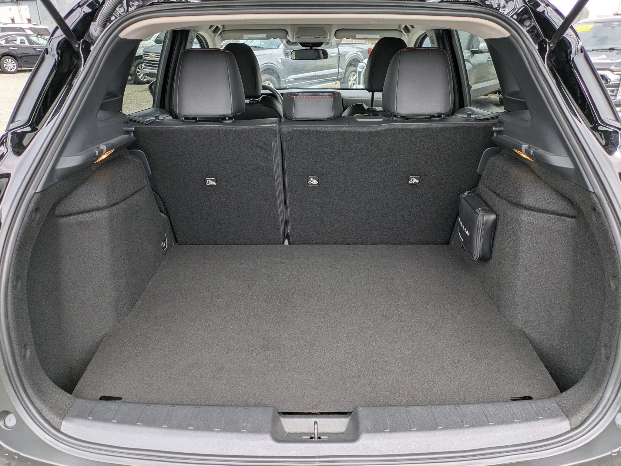 Used 2025 Nissan Kicks SR AWD/4WD image 14