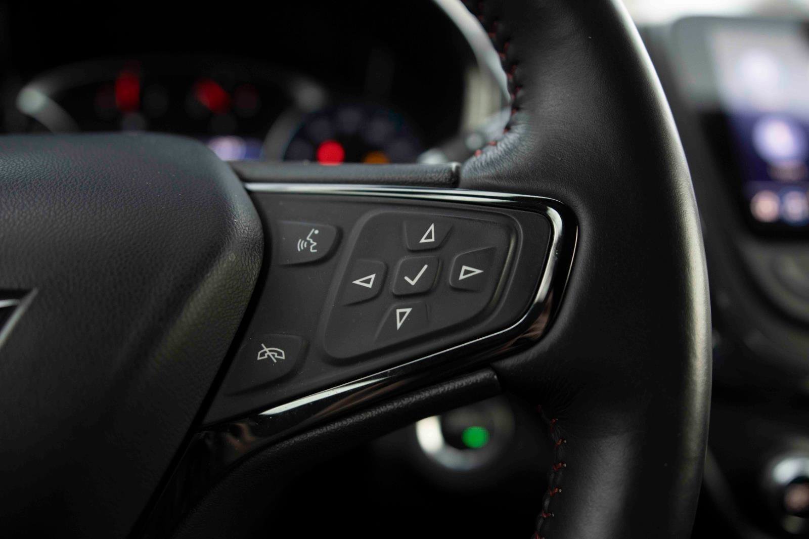 Used 2022 Chevrolet Equinox RS w/ Infotainment Package image 7