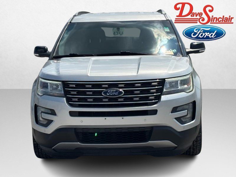 Used 2016 Ford Explorer XLT w/ Equipment Group 202A FWD image 2