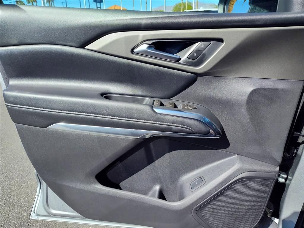 New 2026 Chevrolet Traverse LT w/ Midnight/Sport Edition FWD image 9