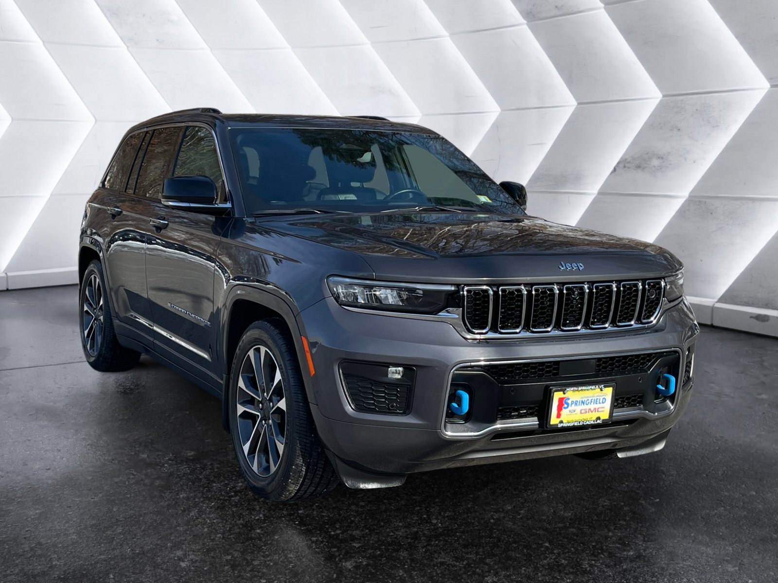 Used 2024 Jeep Grand Cherokee Overland w/ Advanced Protech Group III AWD/4WD image 8