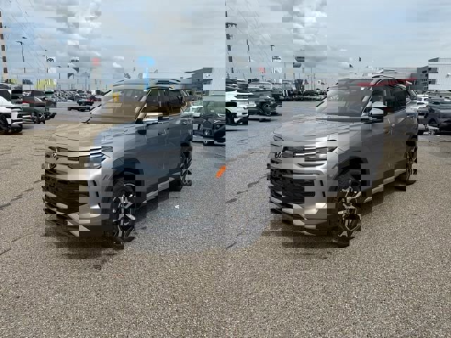 New 2025 Volkswagen Tiguan SE image 2