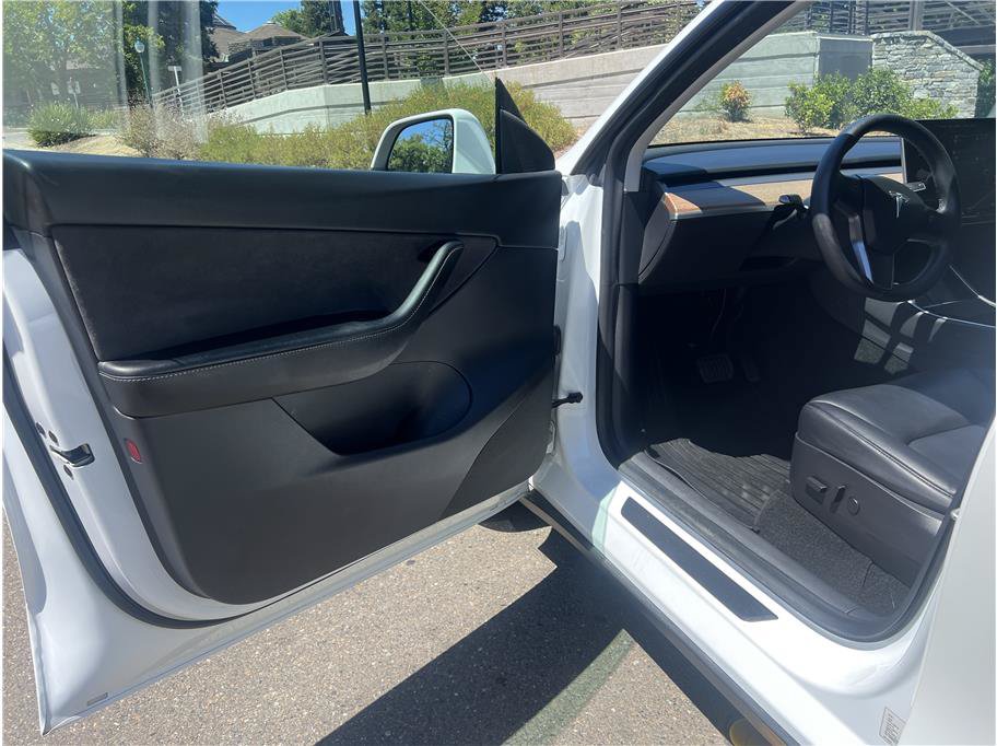 Used 2020 Tesla Model Y Long Range AWD/4WD image 17