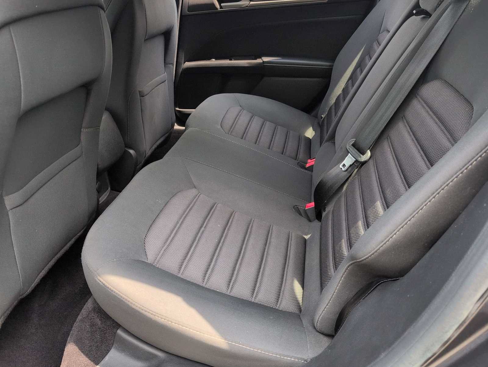 Used 2017 Ford Fusion SE FWD image 19