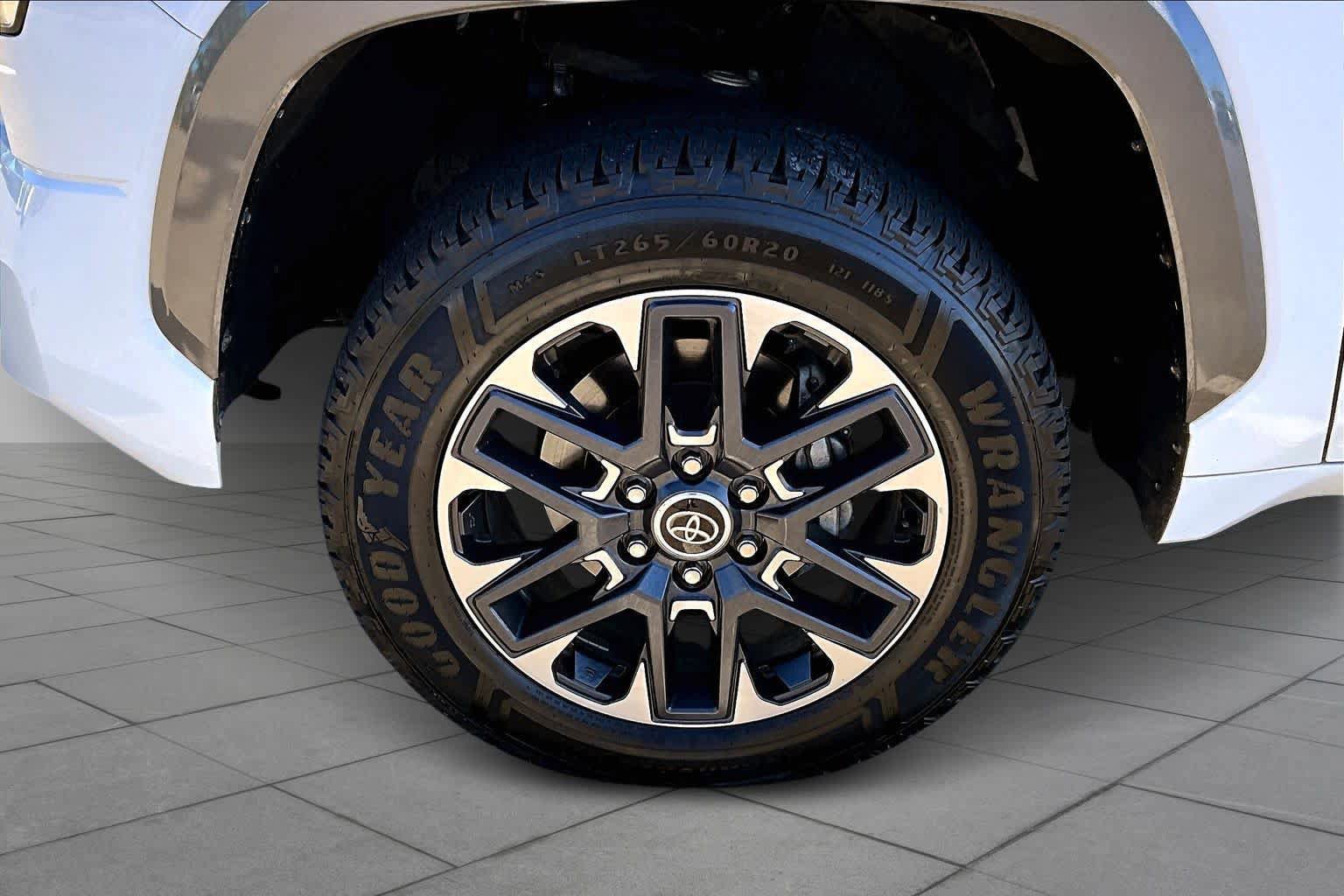 Used 2022 Toyota Tundra Limited AWD/4WD image 10