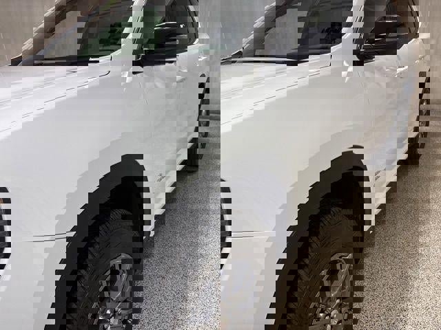 Used 2025 GMC Acadia Elevation image 12