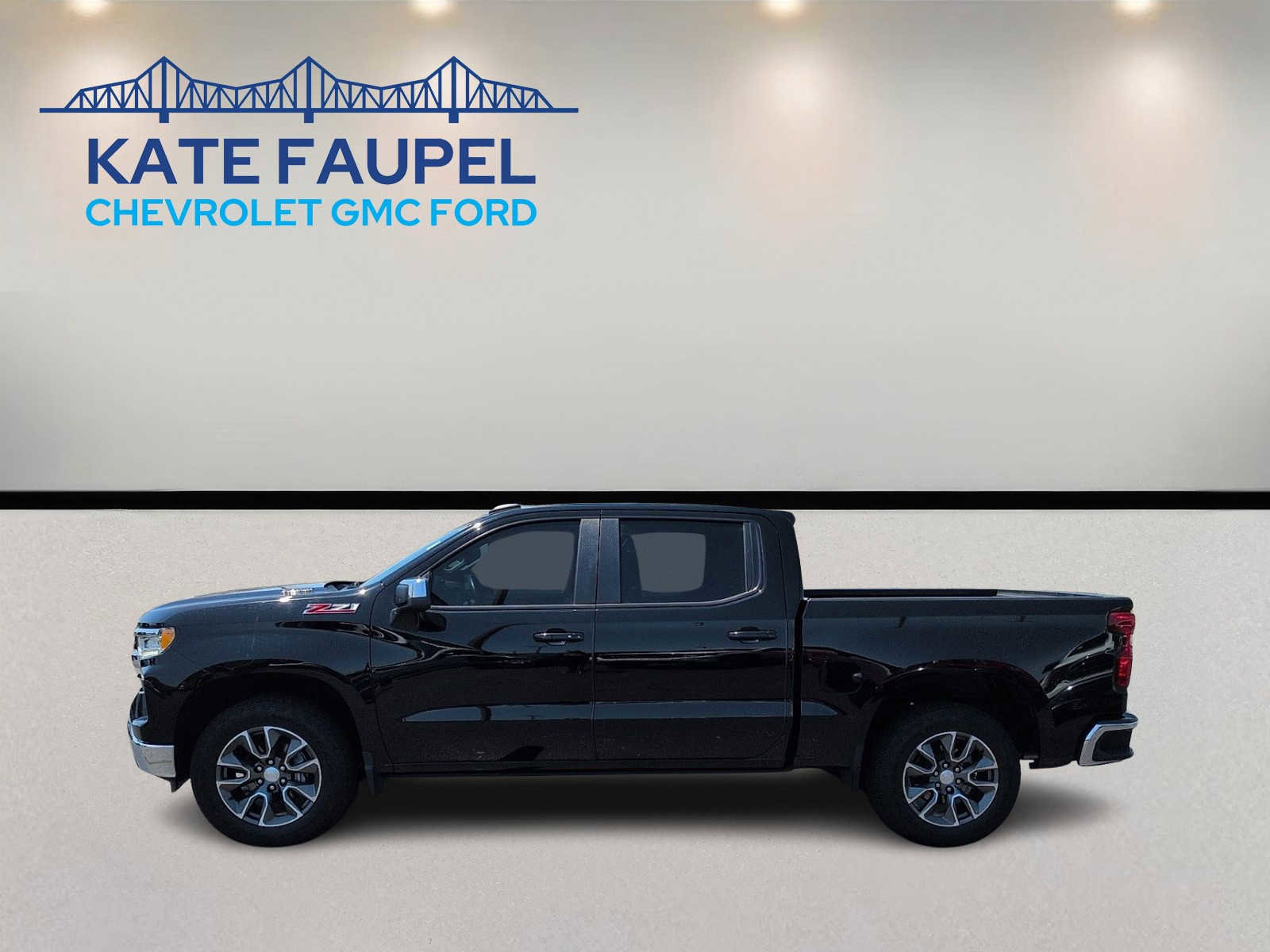 Used 2023 Chevrolet Silverado 1500 LT w/ Z71 Off-Road Package AWD/4WD image 4