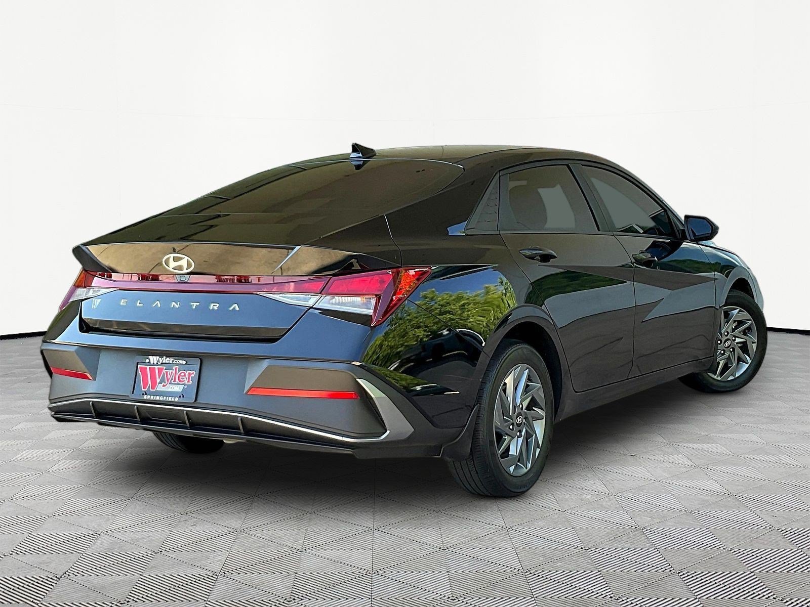 Used 2024 Hyundai Elantra SEL FWD image 6