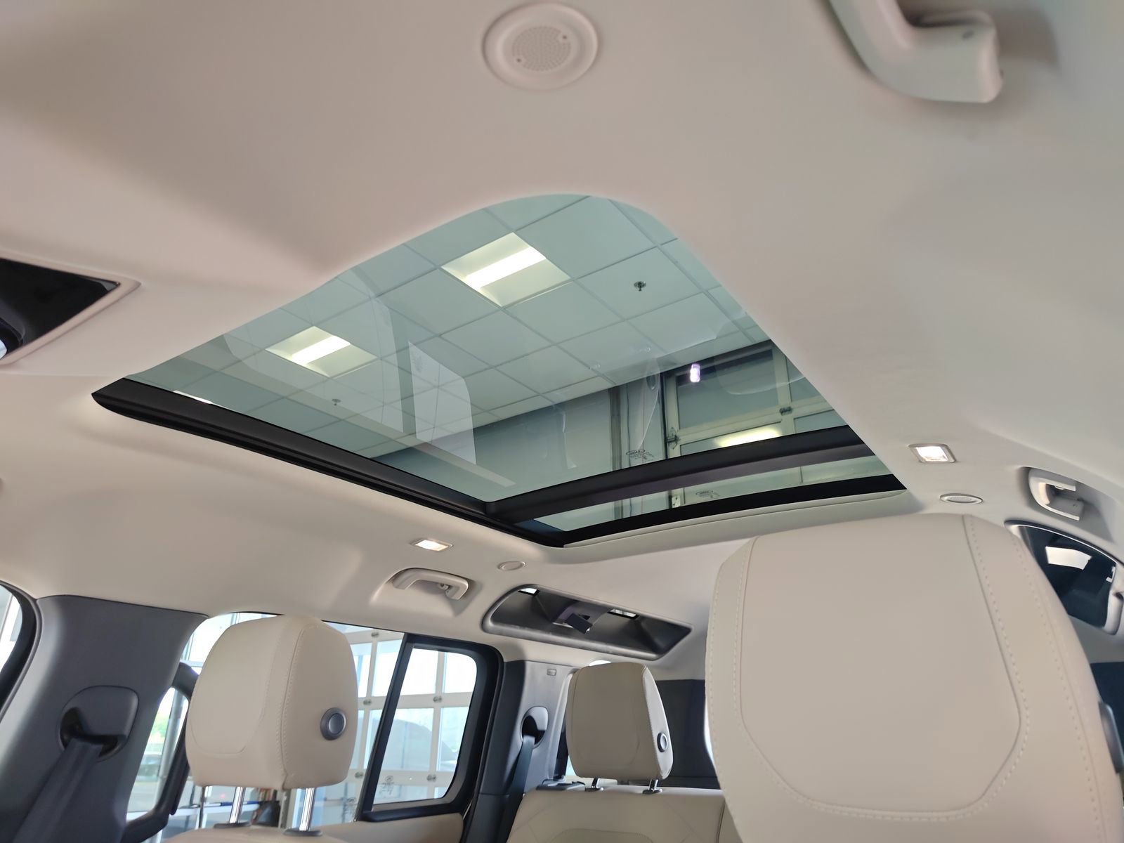 Used 2024 Land Rover Defender 110 S image 8