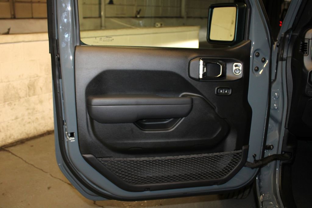 New 2025 Jeep Gladiator Sport image 11