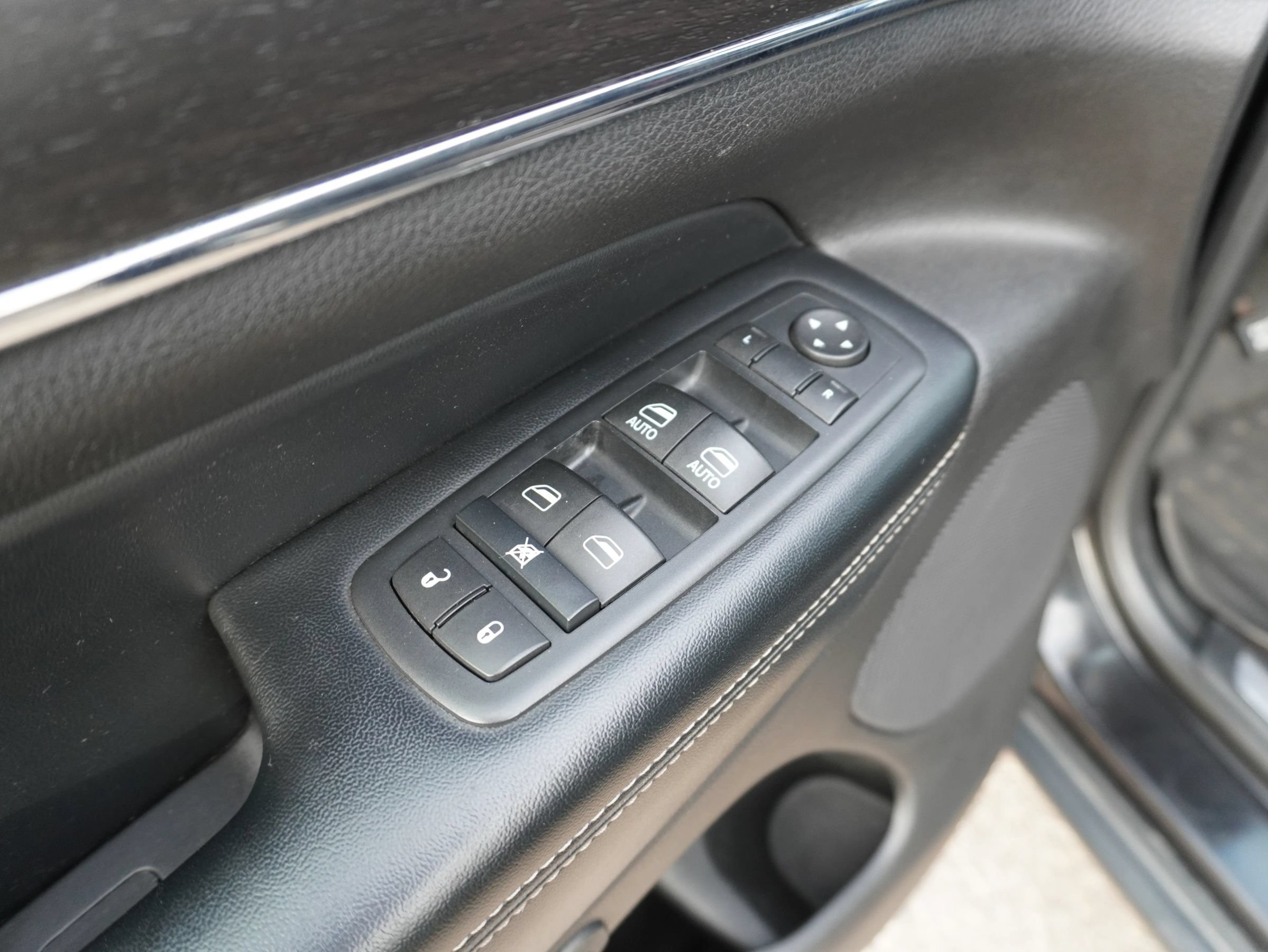Used 2016 Jeep Grand Cherokee Limited AWD/4WD image 13
