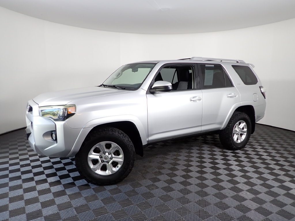 Used 2014 Toyota 4Runner SR5 AWD/4WD image 10