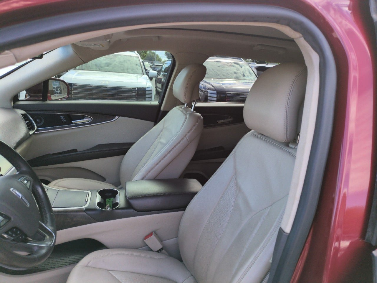 Used 2016 Lincoln MKX Select w/ Select Plus Package AWD/4WD image 13