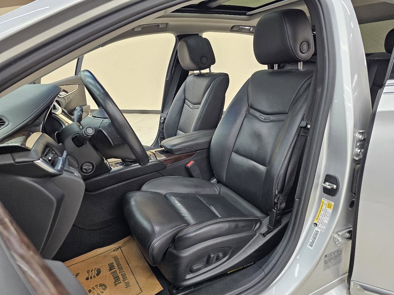 Used 2014 Cadillac XTS Luxury image 16