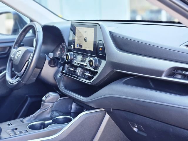 Used 2024 Toyota Highlander LE image 13