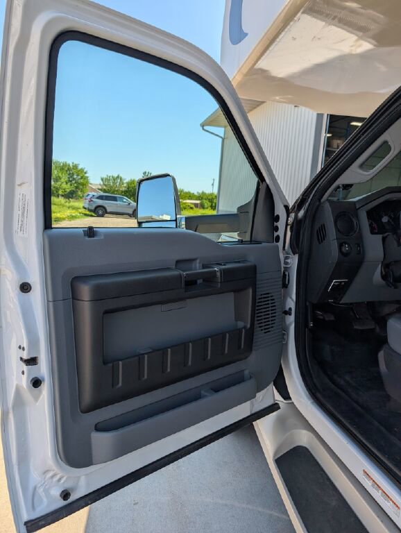 Used 2014 Ford F550 2WD Regular Cab Super Duty image 37