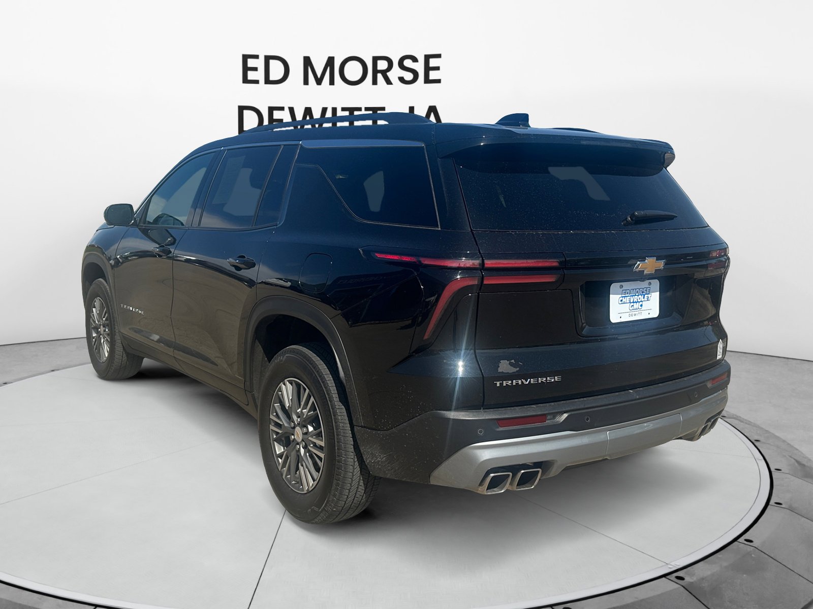 Used 2024 Chevrolet Traverse LT FWD image 3