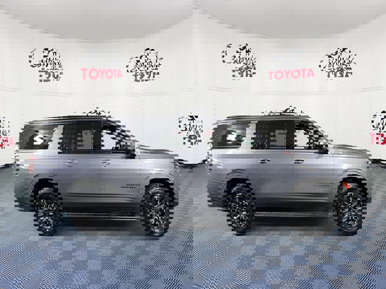 Used 2022 Chevrolet Suburban Z71 w/ Luxury Package image 8