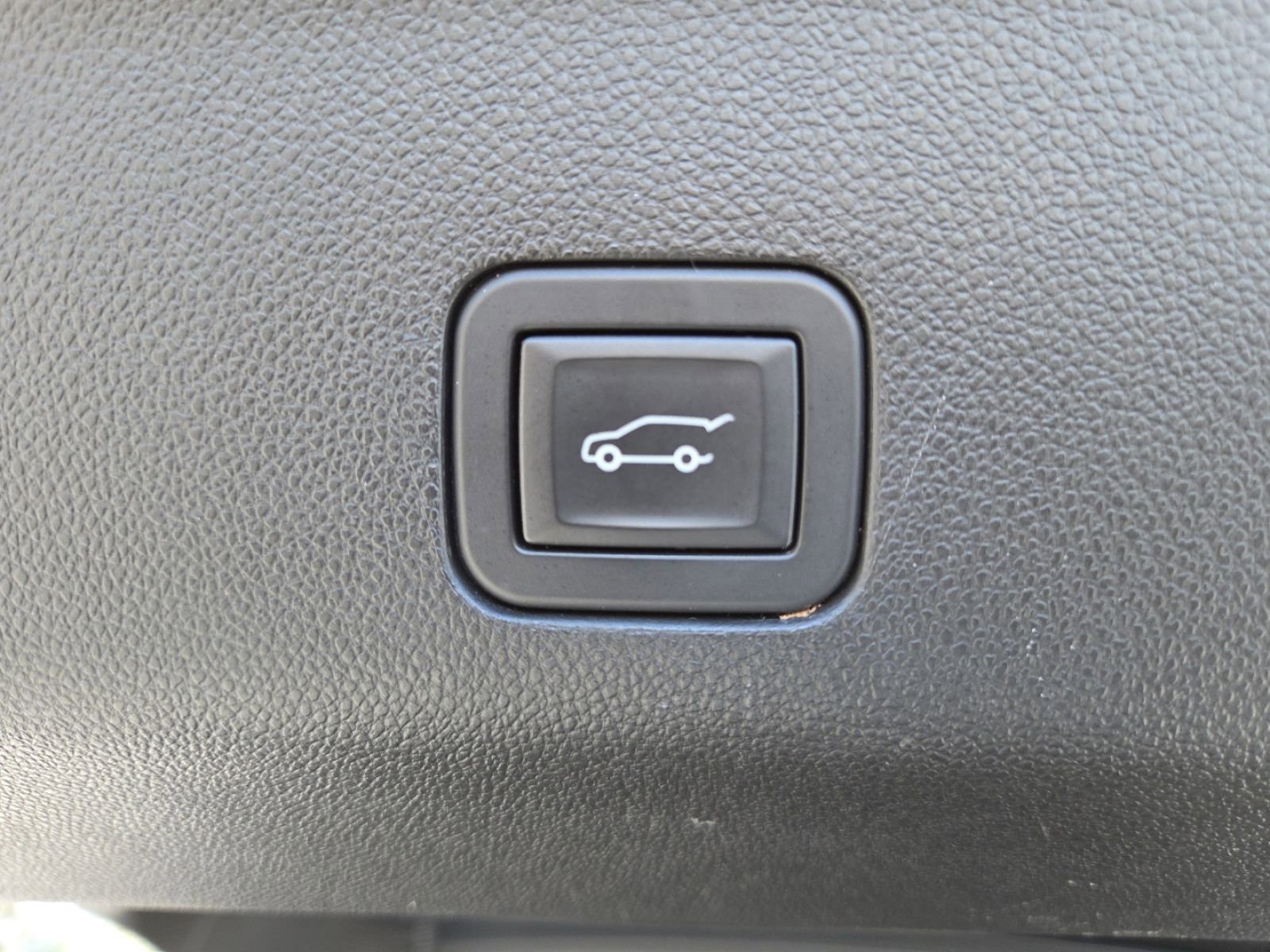 Used 2024 Chevrolet Suburban RST w/ Luxury Package image 21