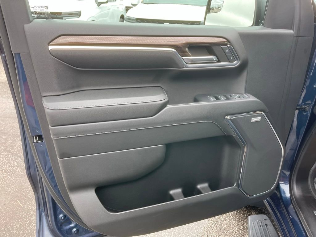 Used 2023 Chevrolet Silverado 1500 LT Trail Boss w/ Convenience Package II image 9